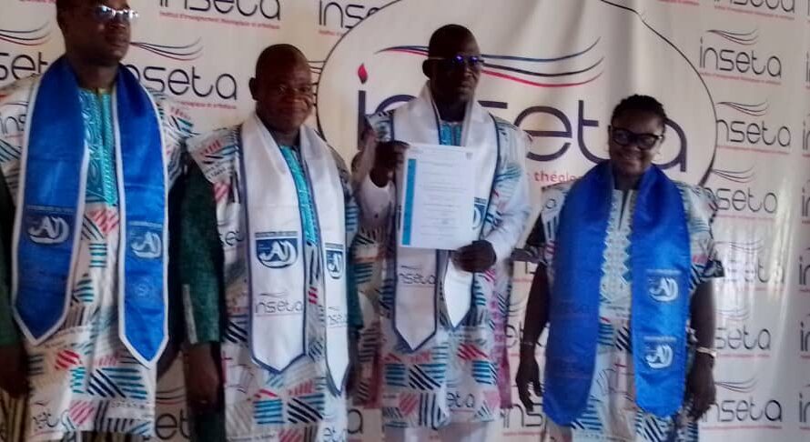 Inseta sɩnga karen-biis nins sẽn baood bãngr kaset sɛbã tʋʋm magbo